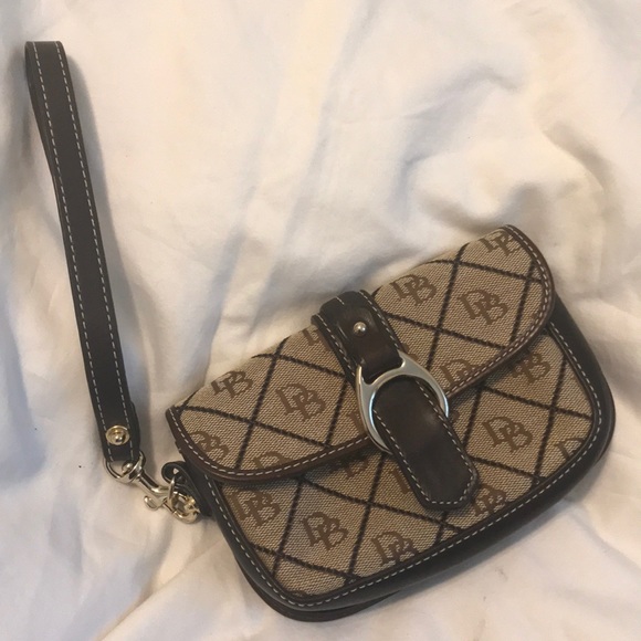 Dooney & Bourke Handbags - π₯-DOONEY & BOURKE- Canvas quilted brown wristlet Dooney & Bourke Handbags - π₯-DOONEY & BOURKE- Canvas quilted brown wristlet